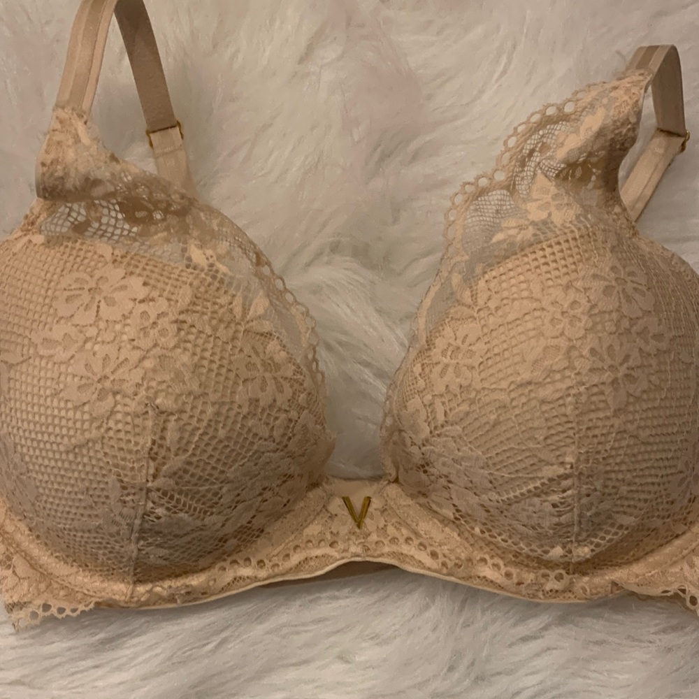 Victoria Secret Plunge Lace Bra 36C NWOT